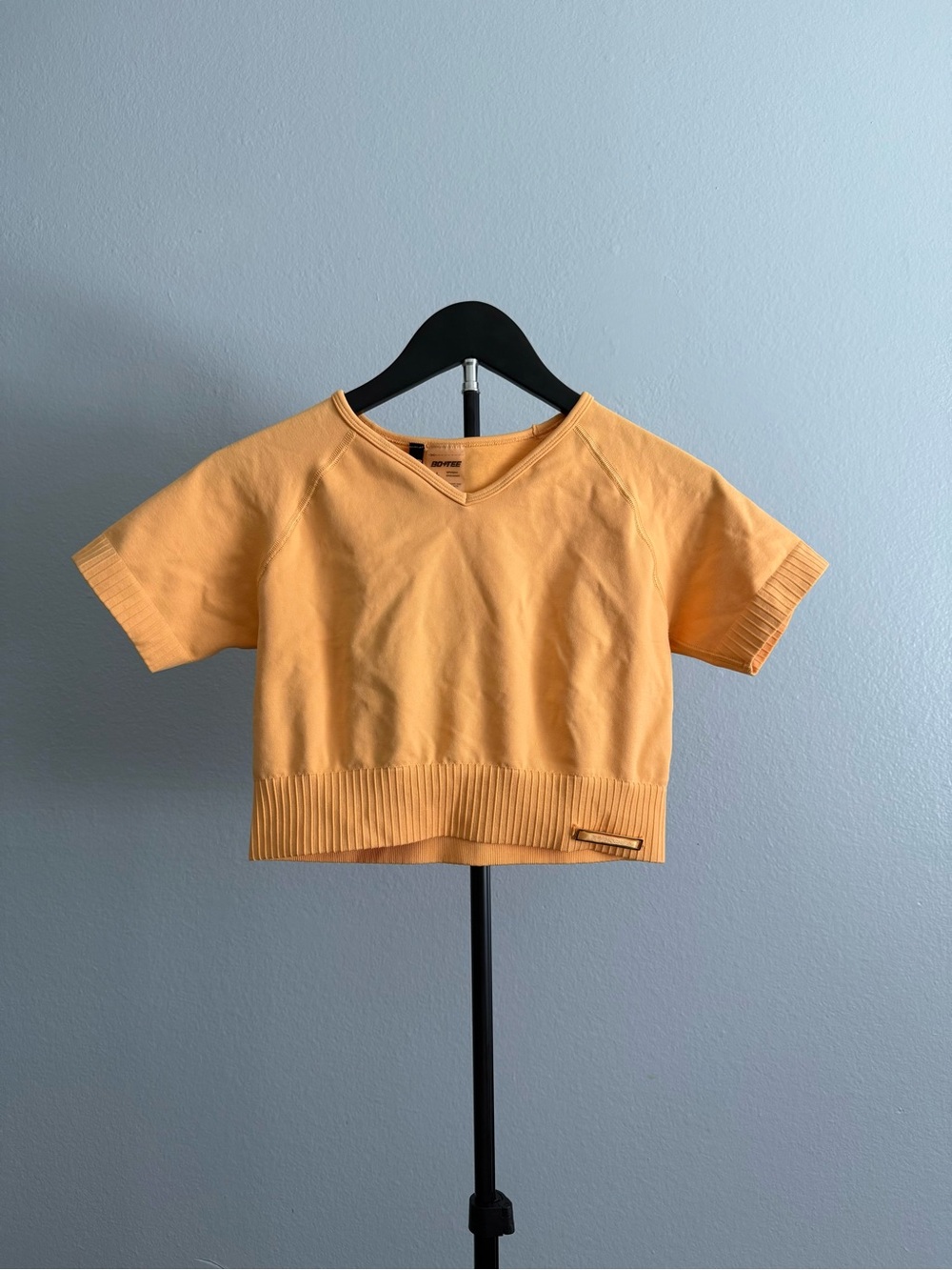 NWT Bo+Tee Seamless Ribbed Workout Top in Marigold